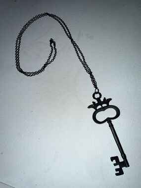 Decorative Antique-Style Black Key Pendant long Necklace costume Jewlery